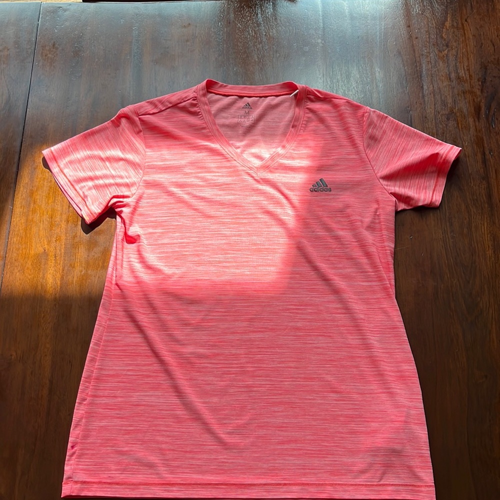 ✨WOMENS ADIDAS TEE SHIRT✨